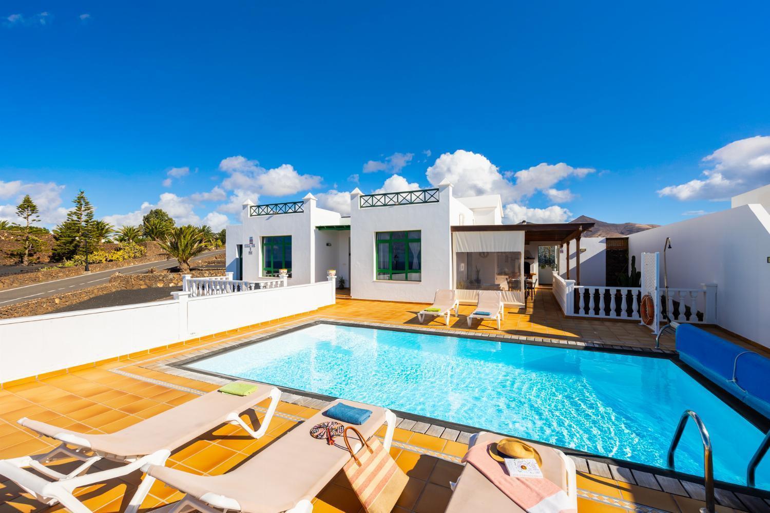 Villa Sol Y Mar Яйса Екстериор снимка